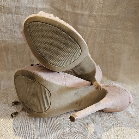 Beige Platform stilettos. Open Toe. Lace Up. Size 6.5 - Picture 3 of 12